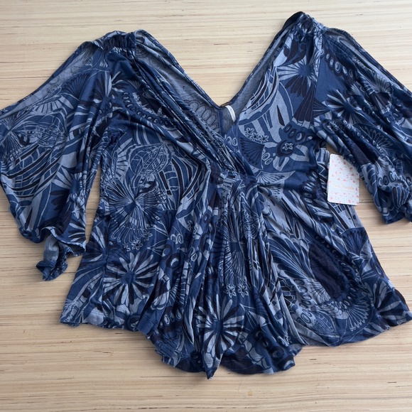 FREE PEOPLE Sapphire Combo Amour Cold Shoulder NWT Blouse S rayon floral blue - Picture 2 of 8